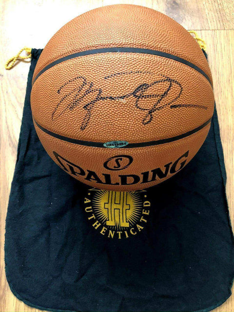 0326a287ba842d76bbf88660d184a76e - AutographsForSale.com