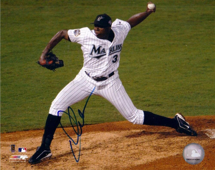 Dontrelle Willis autographed Florida Marlins 8x10 photo - AutographsForSale.com