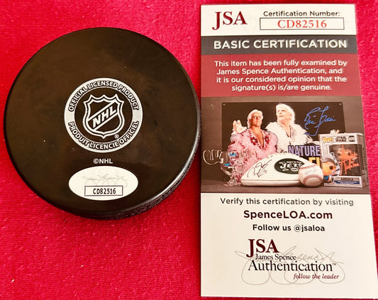 Jonathan Toews autographed Chicago Blackhawks puck JSA - AutographsForSale.com