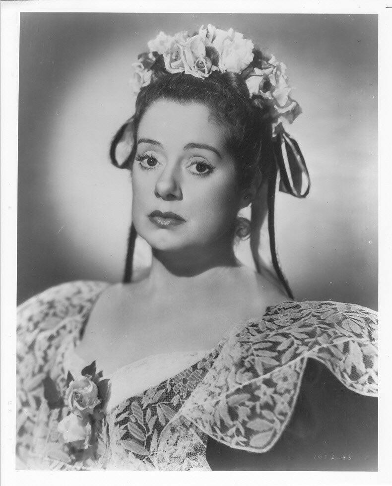 Elsa Lanchester vintage black & white 8x10 photo - AutographsForSale.com