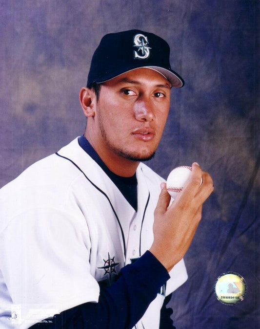 Freddy Garcia Seattle Mariners set of 2 8x10 photos - AutographsForSale.com
