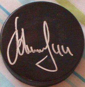 2820fc25559f18b56eef775a810fd46b - AutographsForSale.com