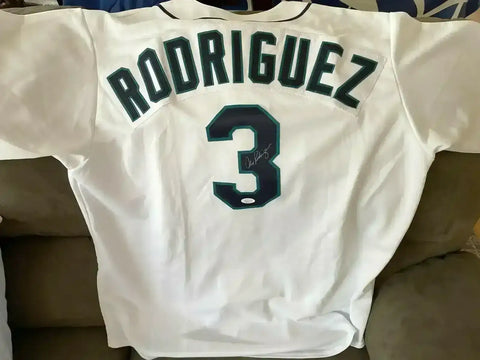 346a44f2710807accb36497286f561b2 - AutographsForSale.com