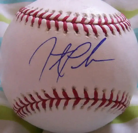 4bb863fd30cf6551bdceff5a4d2a68bc - AutographsForSale.com