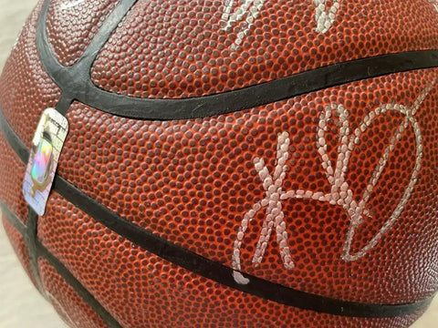 4d39e8dd07826133d513988b54ab117b - AutographsForSale.com