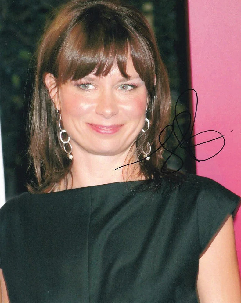 Mary Lynn Rajskub autographed 8x10 red carpet photo - AutographsForSale.com