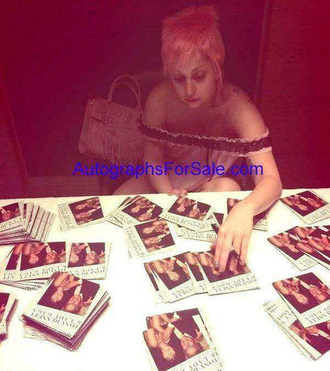 546f7a5be229cf0fb8eab90406ef7a3d - AutographsForSale.com