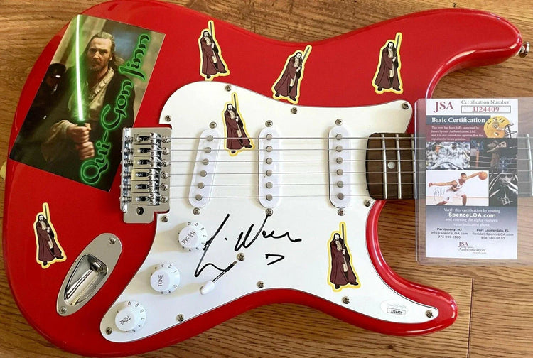 Liam Neeson signed Star Wars Qui Gon Jinn Fender Bullet Electric Guitar JSA - AutographsForSale.com