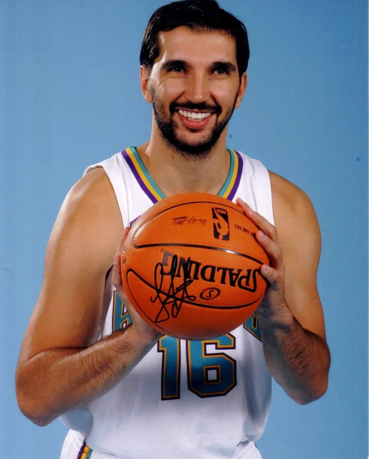 Peja Stojakovic autographed New Orleans Hornets 8x10 photo - AutographsForSale.com