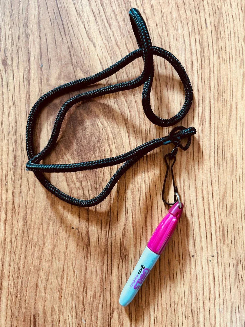 2 Broke Girls 2012 SDCC mini magenta Sharpie marker pen on lanyard - AutographsForSale.com