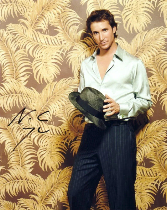 Noah Wyle autographed 8x10 portrait photo ER The Pitt - AutographsForSale.com