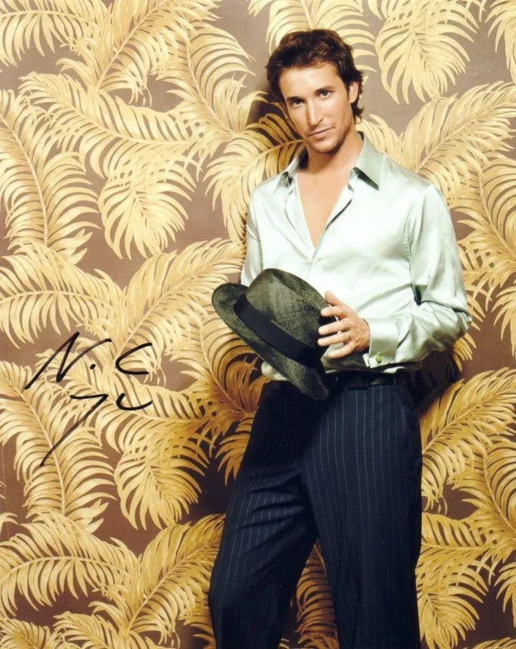 Noah Wyle autographed 8x10 portrait photo ER The Pitt - AutographsForSale.com