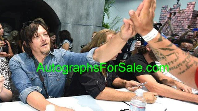 Walking Dead cast signed 2014 SDCC photo card Andrew Lincoln Norman Reedus JSA - AutographsForSale.com