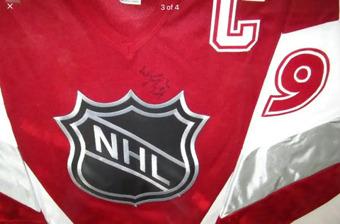 77dbd1a45a408482dd1a9b08b7eb7841 - AutographsForSale.com