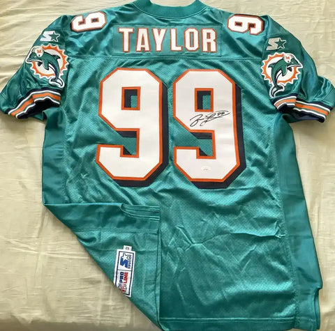 8d064a893c1ef133ae7bf237e85bbbd7 - AutographsForSale.com