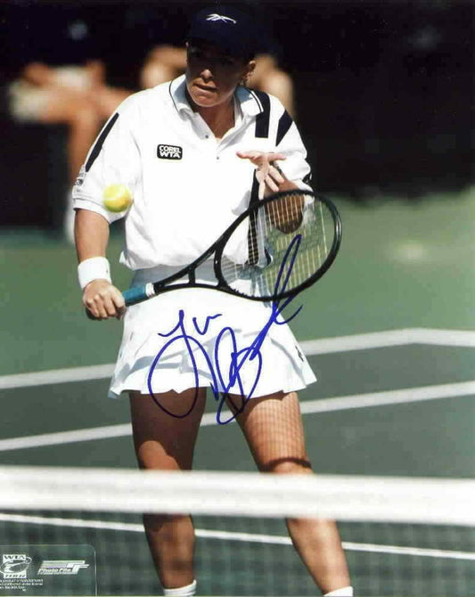 Lisa Raymond autographed tennis 8x10 photo - AutographsForSale.com