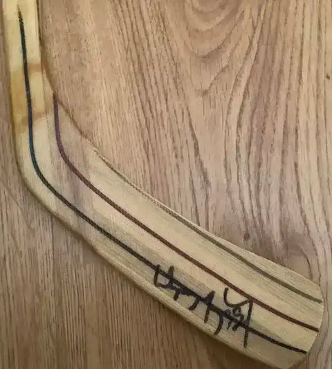 92b8a1f64cd69310b1333a2c9d4a4e81 - AutographsForSale.com