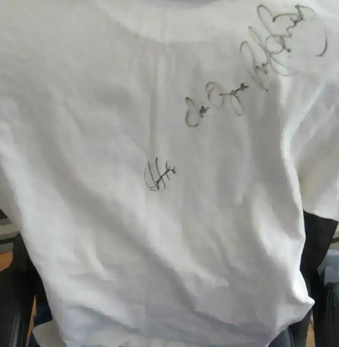 959d815af93bc94e8ae80e40155b9d33 - AutographsForSale.com