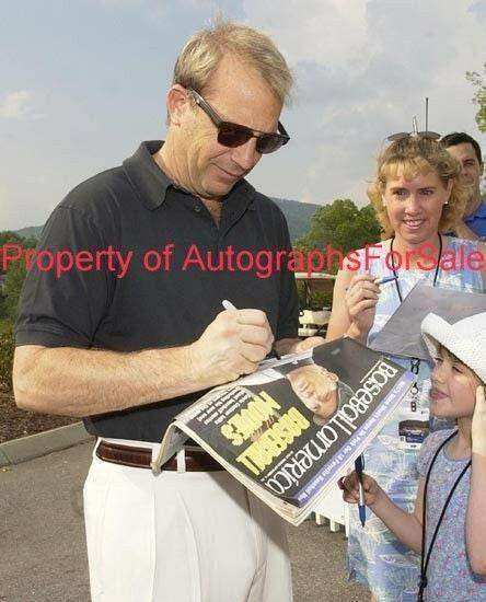 9e82781db9e6d1d51a94e4f61ad14f7d - AutographsForSale.com