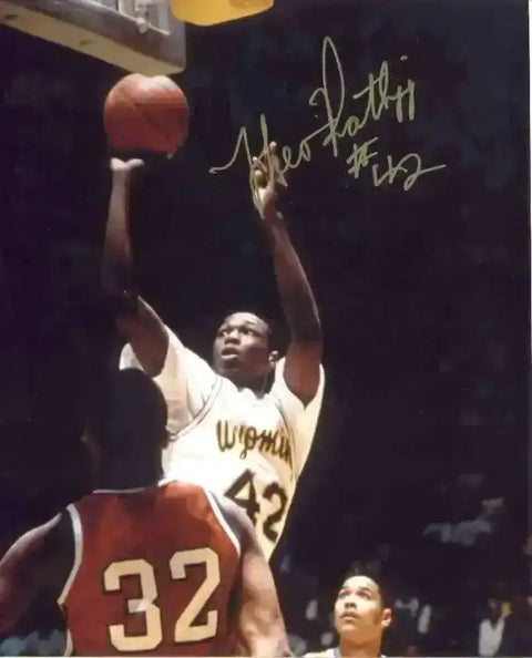 9fb3314afd32a8b391045d28df32746e - AutographsForSale.com