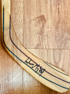 Wayne Gretzky signed LA Kings Easton game issued hockey stick UDA - AutographsForSale.com