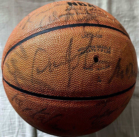 a03f60a8aa318cb33a133c26550a99f1 - AutographsForSale.com