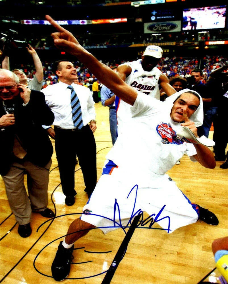 Joakim Noah signed Florida Gators 2007 NCAA Championship 8x10 photo - AutographsForSale.com