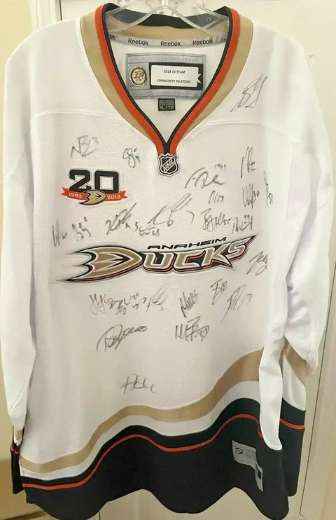 a14197f7999cff439b23205e8b099690 - AutographsForSale.com