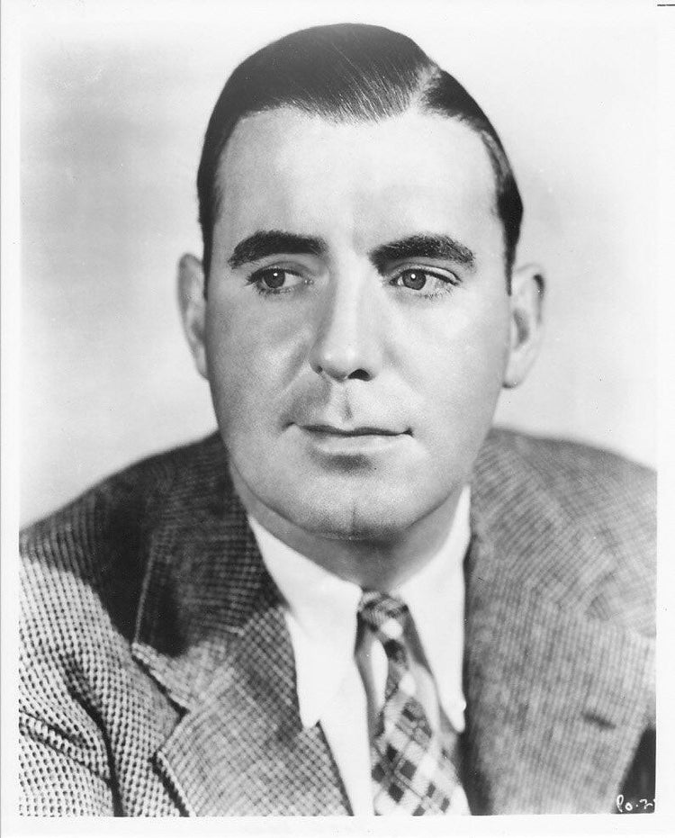 Pat O'Brien vintage 8x10 publicity photo - AutographsForSale.com