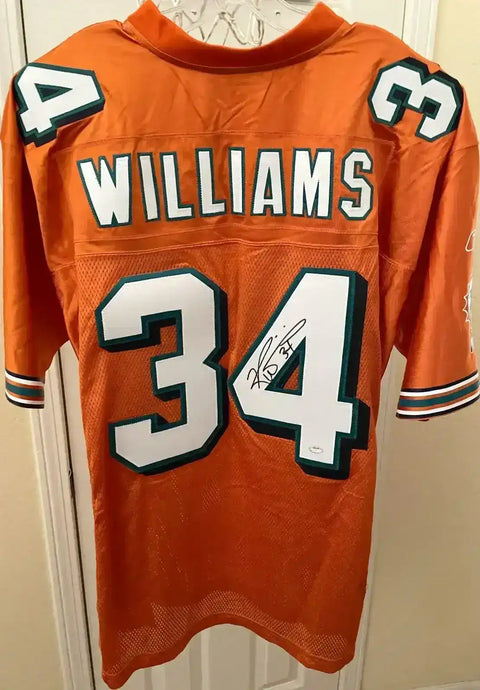 b23968f32f0395fd743d381eec7b915b - AutographsForSale.com