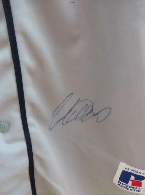 b577764de1fe4f549e4f961914cc83e4 - AutographsForSale.com