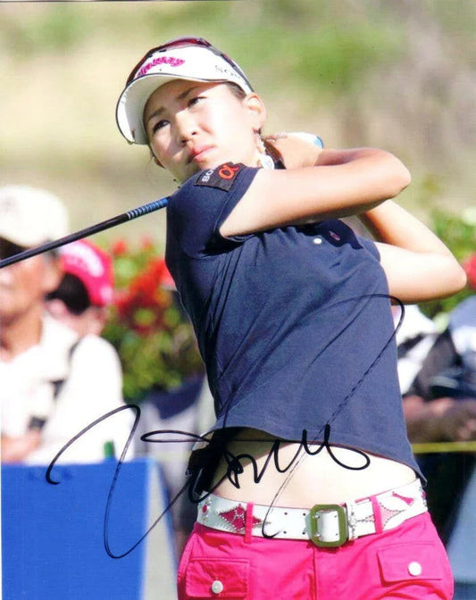 Momoko Ueda autographed 8x10 golf photo - AutographsForSale.com