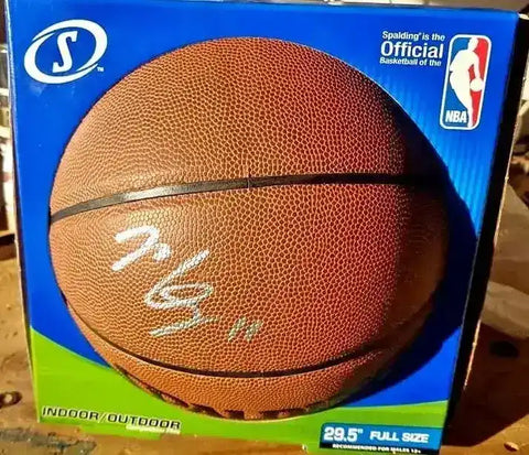 c3dc029311d384bb27af750e9925ebe8 - AutographsForSale.com