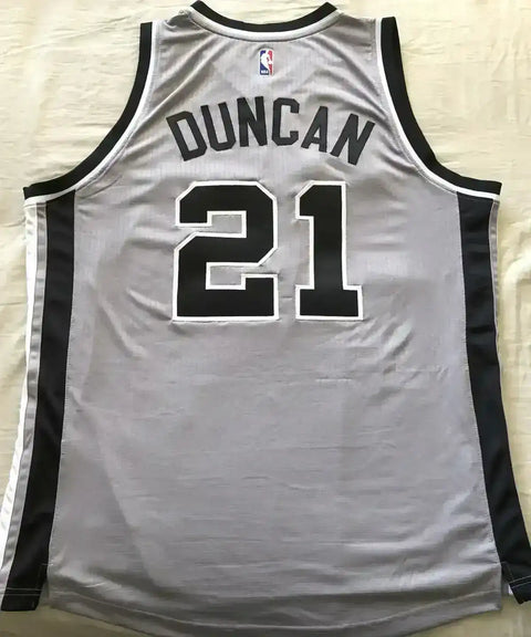 c5b04ee3b324a1ebc206d482203aee40 - AutographsForSale.com
