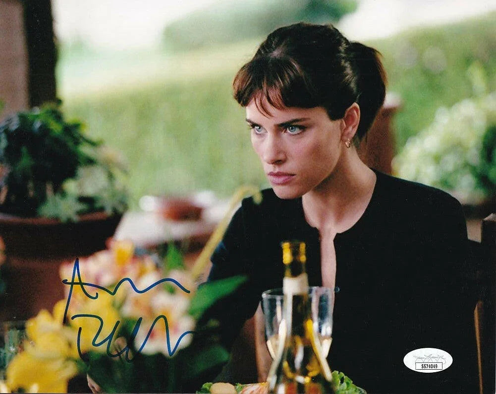 Amanda Peet autographed Whole Ten Yards 8x10 movie photo JSA - AutographsForSale.com