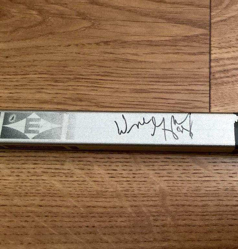 cd4fb4370021bbbf9ceb1f0691651b6d - AutographsForSale.com
