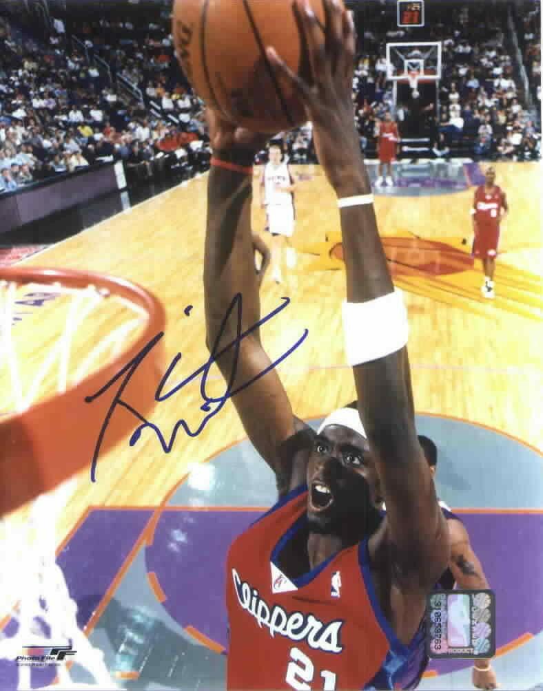 Darius Miles autographed LA Clippers 11x14 dunk photo - AutographsForSale.com