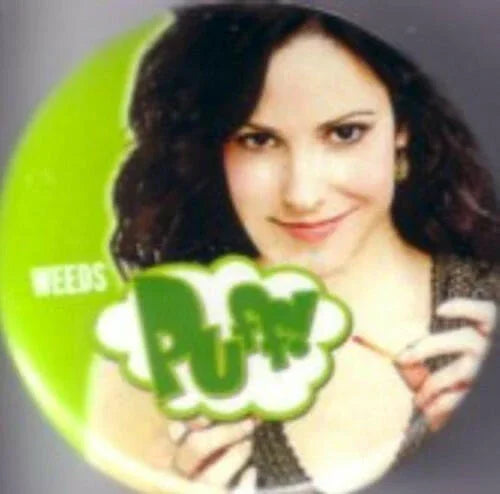 Mary-Louise Parker Weeds 2010 SDCC Showtime promo button pin - AutographsForSale.com