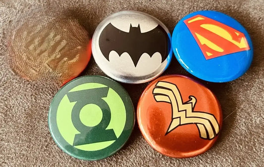 4 DC Comics buttons or pins Batman Flash Green Lantern Superman Wonder Woman - AutographsForSale.com