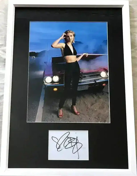 dfc41335ca646e8083afa1baada15271 - AutographsForSale.com