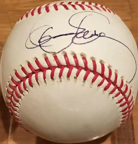 e2d4ee5a0f91144e594549b12e4ef2c4 - AutographsForSale.com