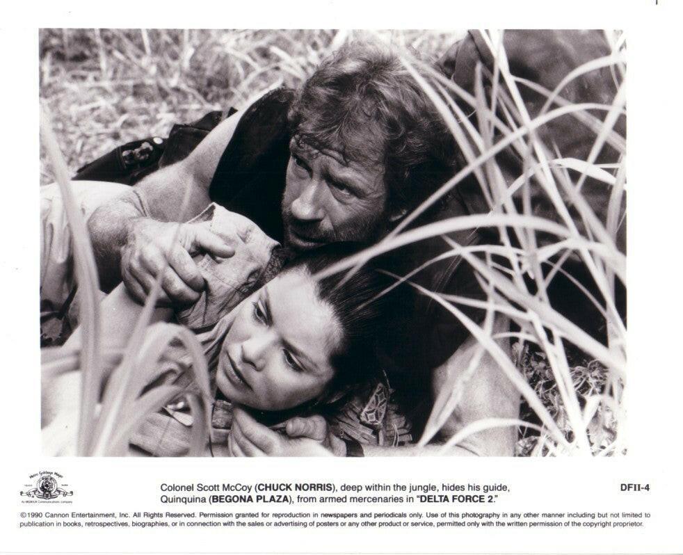 Chuck Norris Delta Force 2 movie 8x10 publicity photo - AutographsForSale.com