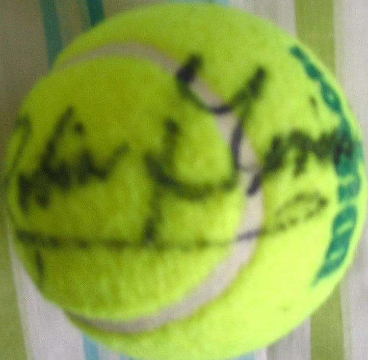 Robin Givens autographed Wilson tennis ball Head of Class - AutographsForSale.com