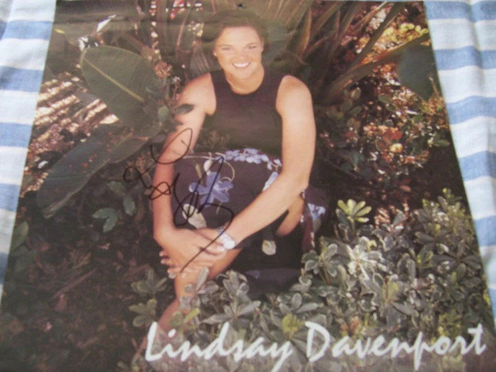Lindsay Davenport signed 1998 WTA Tour 12x12 calendar Page - AutographsForSale.com