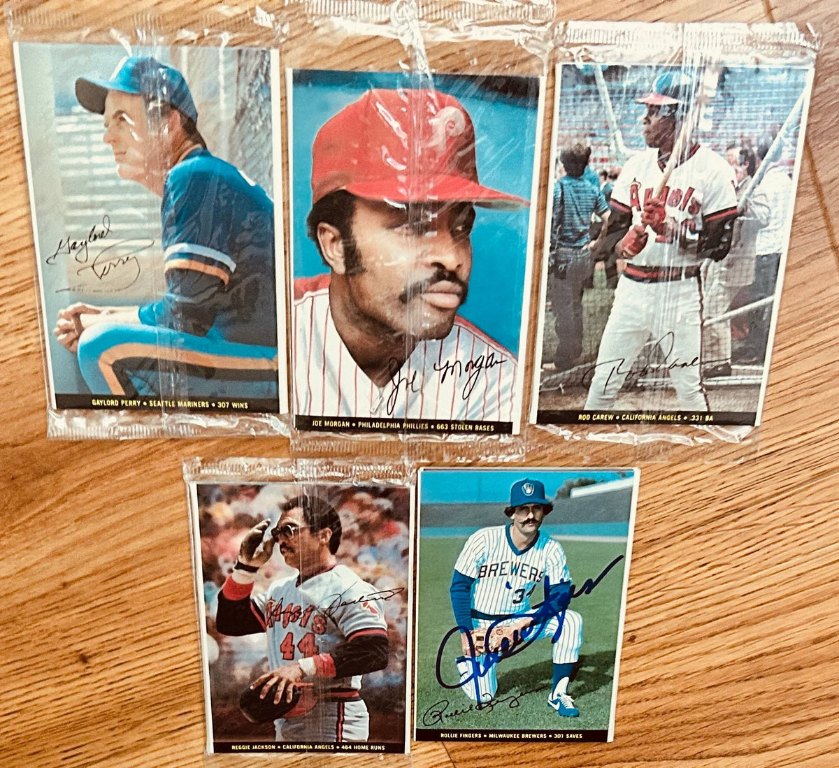 Rollie Fingers signed Brewers 1983 Topps Foldouts booklet & set - AutographsForSale.com