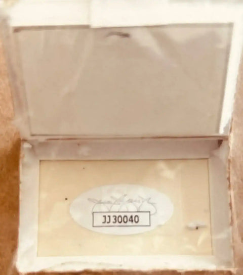 f4bca4efa965a99abeea2e5cd9f1237b - AutographsForSale.com