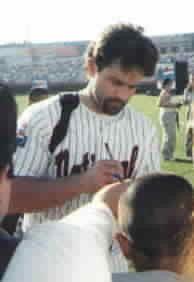 Eric Karros autographed LA Dodgers Beckett Baseball photo - AutographsForSale.com