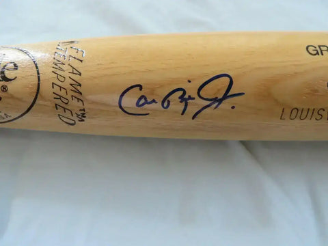 fe6a720944825085441120fe2c9b5682 - AutographsForSale.com