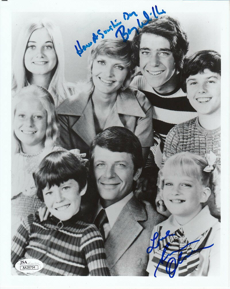 Susan Olsen And Barry Williams Autographed Brady Bunch 8x10 Cast Photo