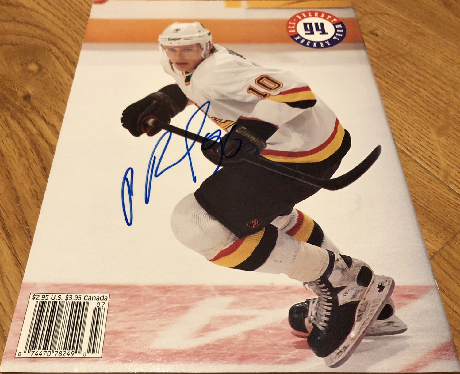 Pavel Bure autographed Vancouver Canucks 1994 Beckett Hockey magazine